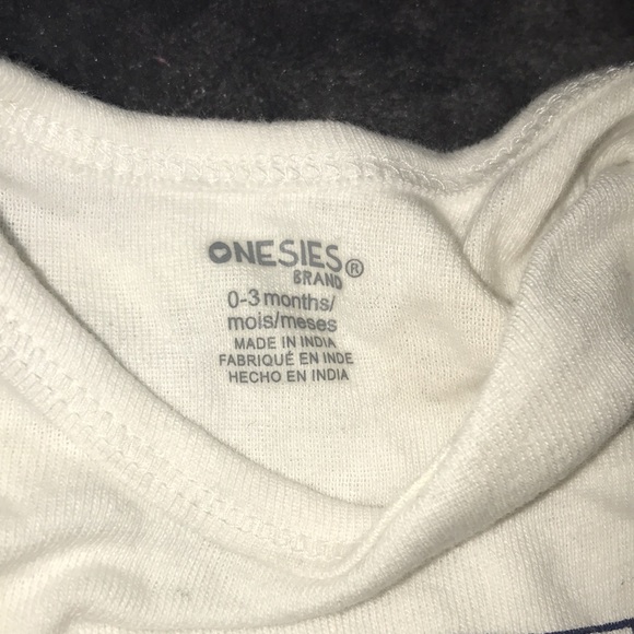 1 set of shorts and 2 unisex shirts. Size 0-3 months. - Picture 3 of 5